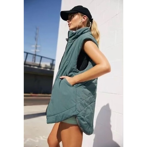 NWT Free People Movement Slalom Reversible Fleece Vest Stellar Green Grey Small - Picture 1 of 15